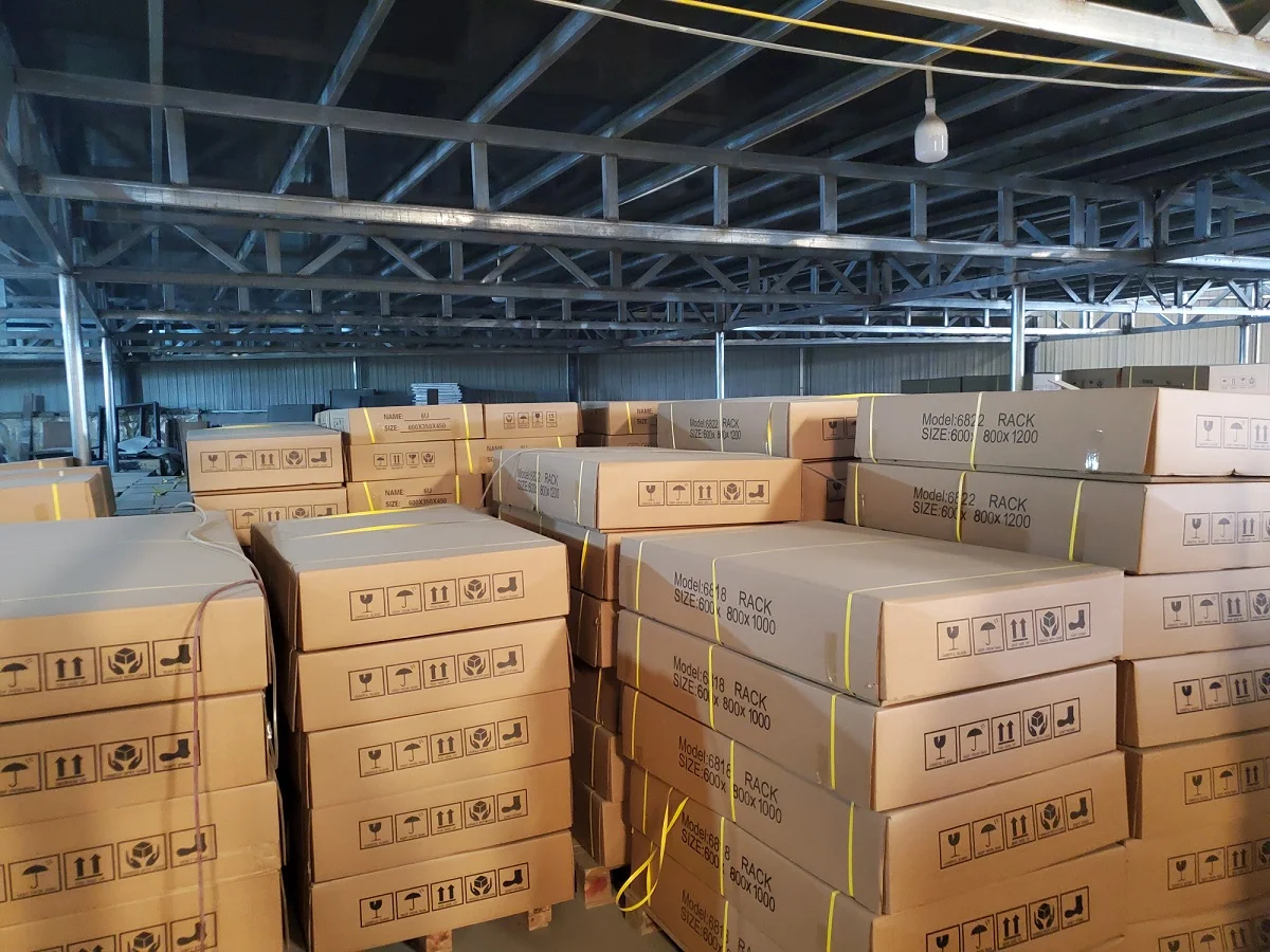 Vx package. Коробка картонная квадратная. Конвейер с коробками. Коробка на прозрачном фоне. Посылка эстетика.