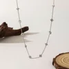 Collar de flores cuadrado de acero