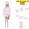 Set di abbigliamento composto da 5 pezzi: gonna, cappello, borsa, scarpe.