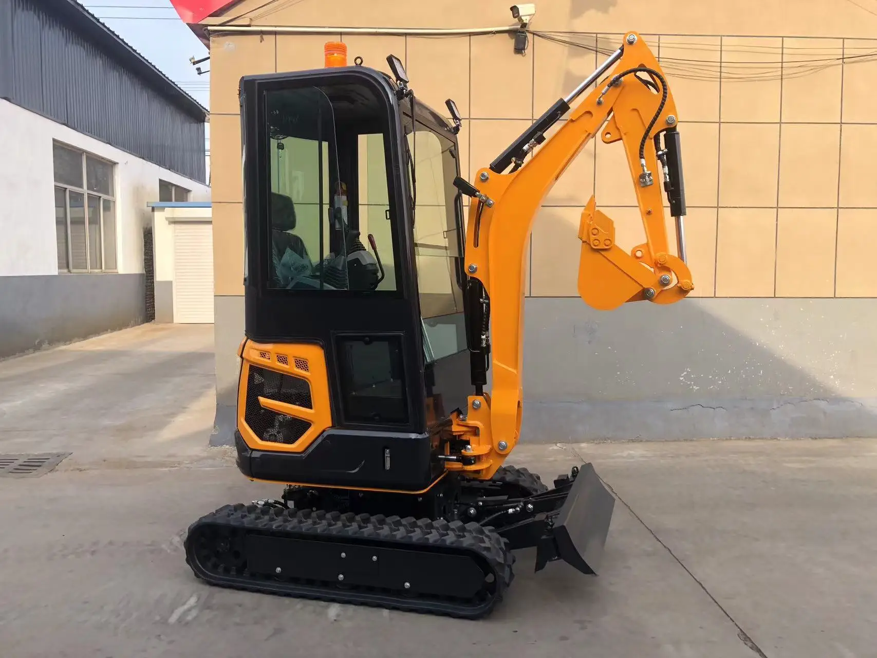 China Supplier YCW-18 1.8 Ton Mini Excavator, Crawler Digger with