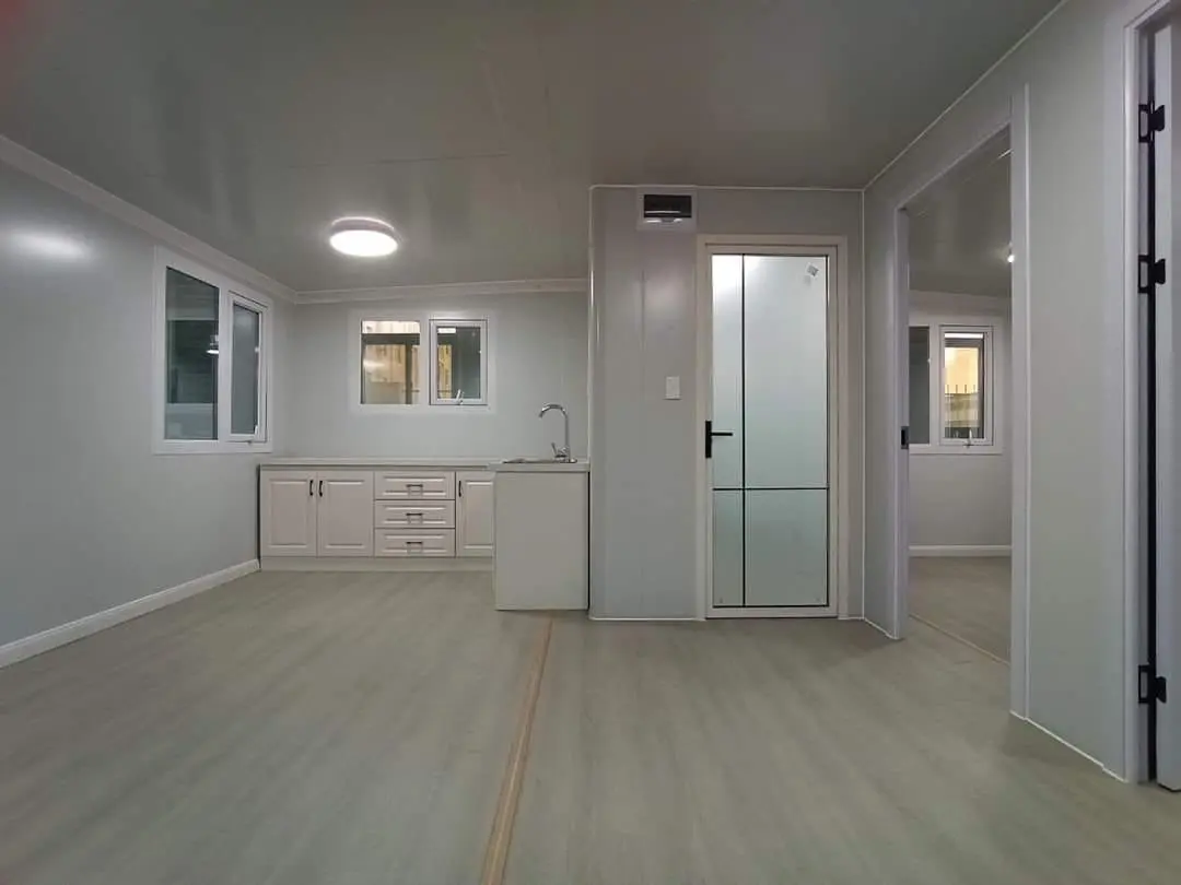 Popular 40ft Expandable Container House 3 Bedroom Prefab Mobile Home Cyclone-Proof Living Room Mall Workshop School Supermarket