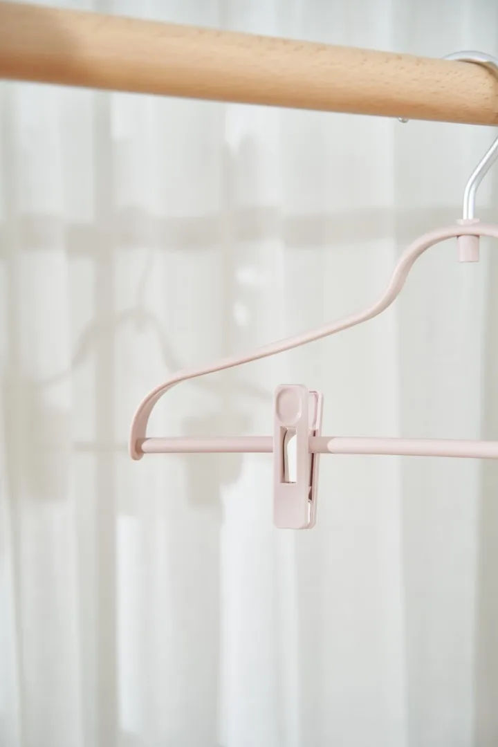 SOLELY Factory's Hot sale Plastic Hanger with Clips trousers hanger Wardrobe Balcony Bathroom Living room