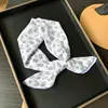 08 feuille sur fond blanc