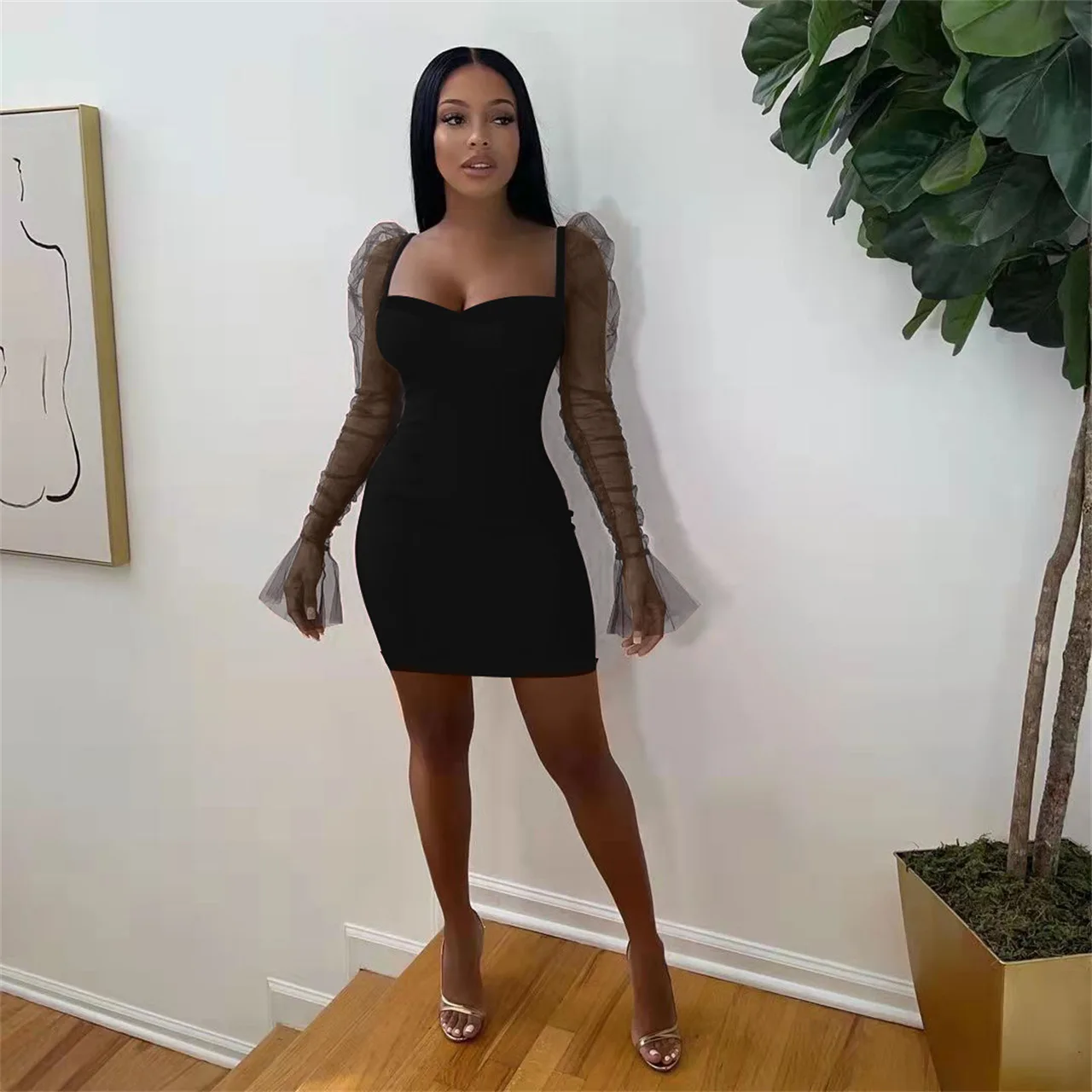 Making Lace Woman Dress 