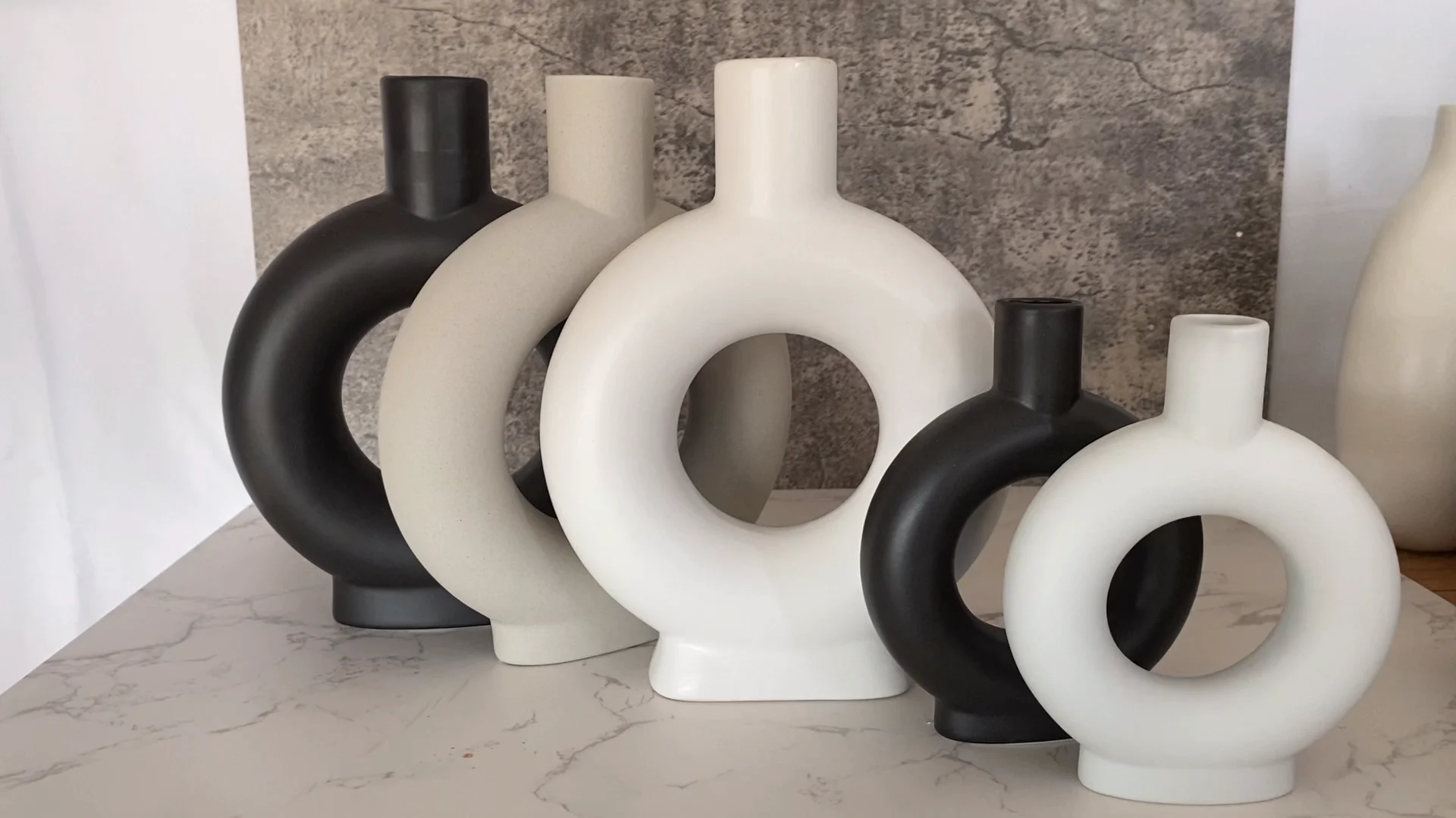 Nordic Donut Vase Wholesale White Ceramic Vases Minimalism Style Decoration Accept Custom Shaped