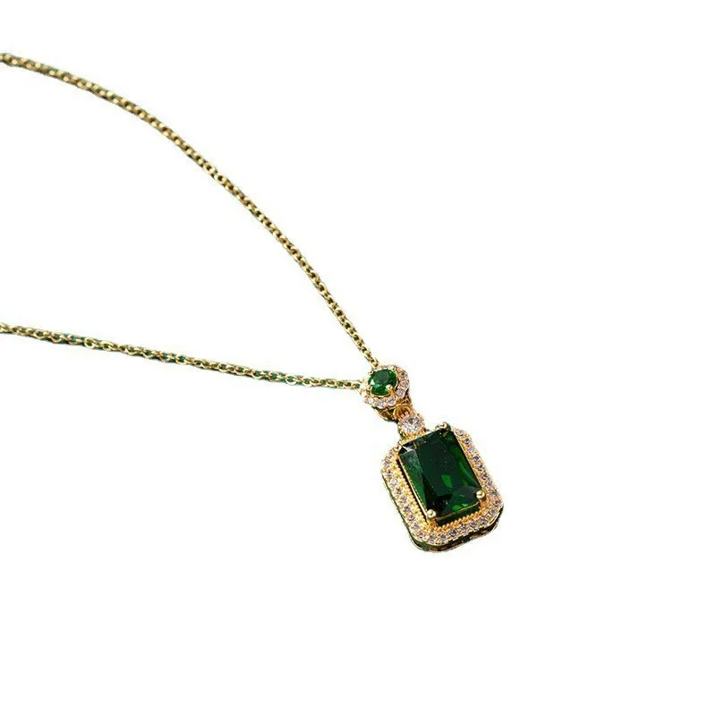 Small Senior Sense Collarbone Chain Assorted Accessories Set