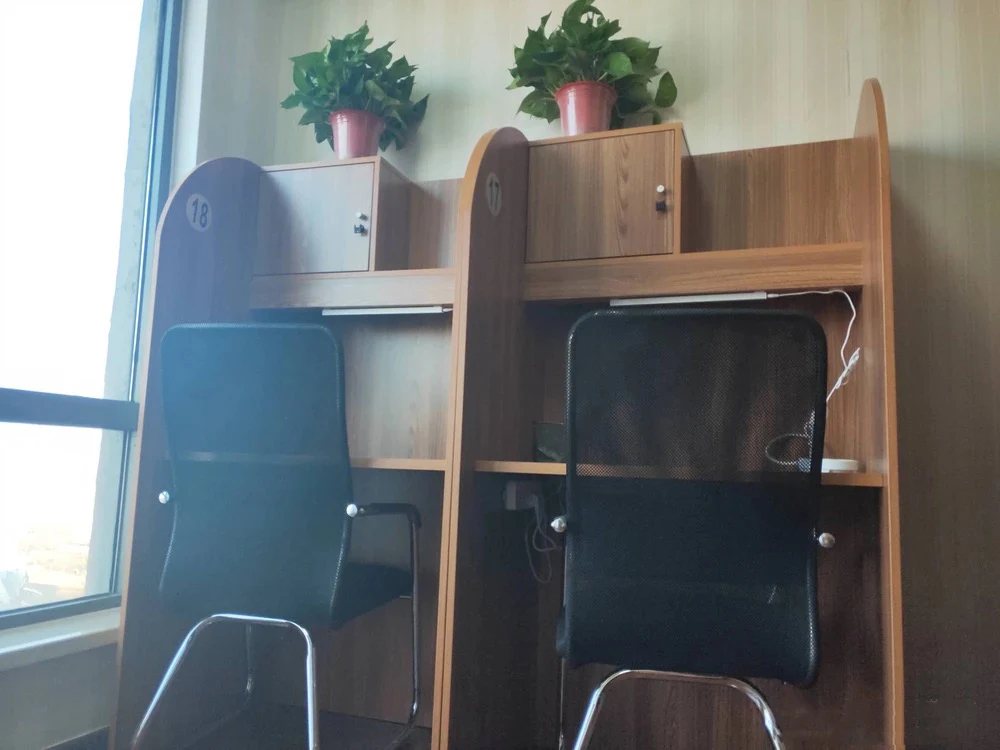 Simple Design Public Study Room with Privacy Partition School Furniture Manufacturer Cheap Collage Library Reading Desk