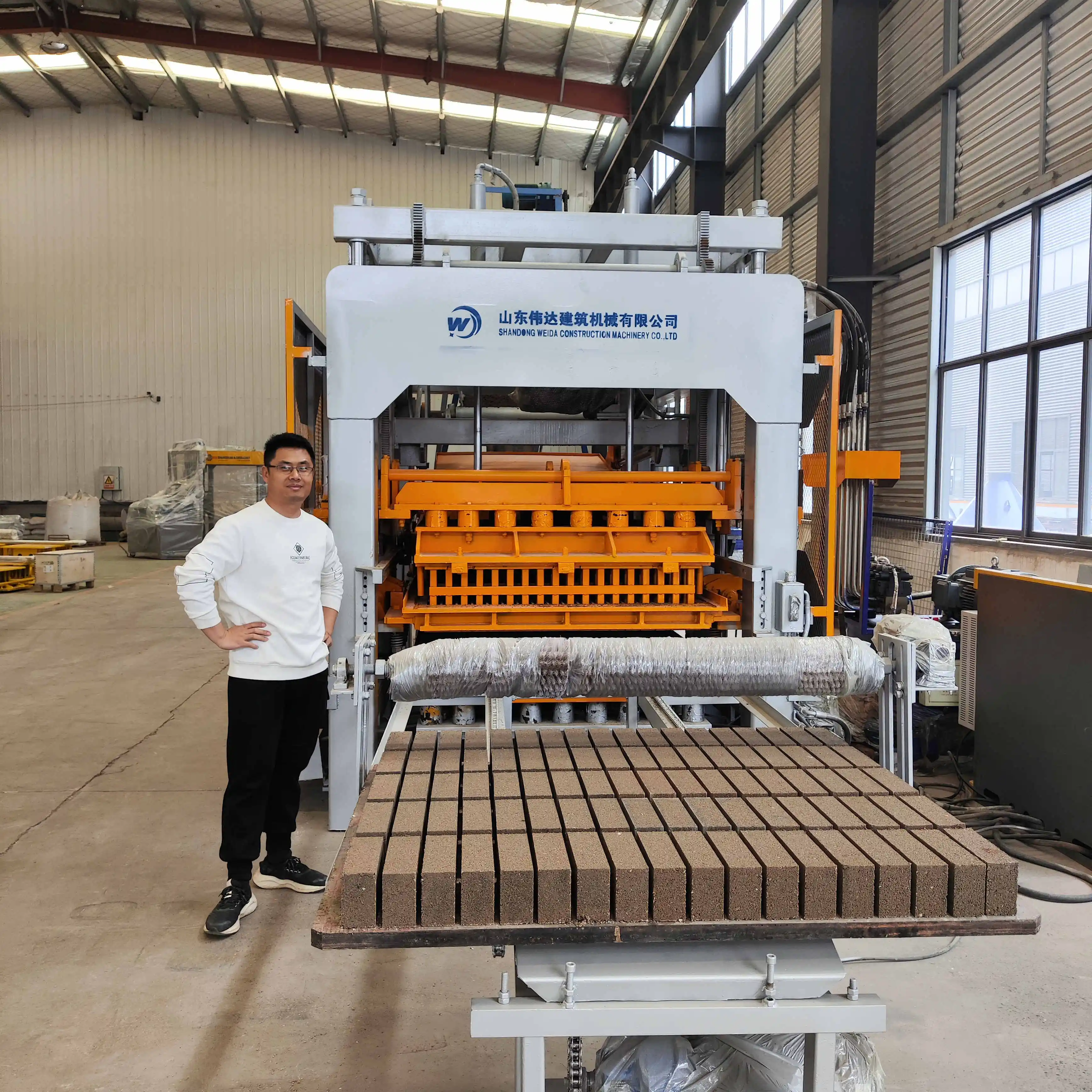 Fully Automatic QT1-15 Concrete Fly Ash Cinder Ciment Hollow Solid Block Making Machinery Brick Laying Press Machine Factory