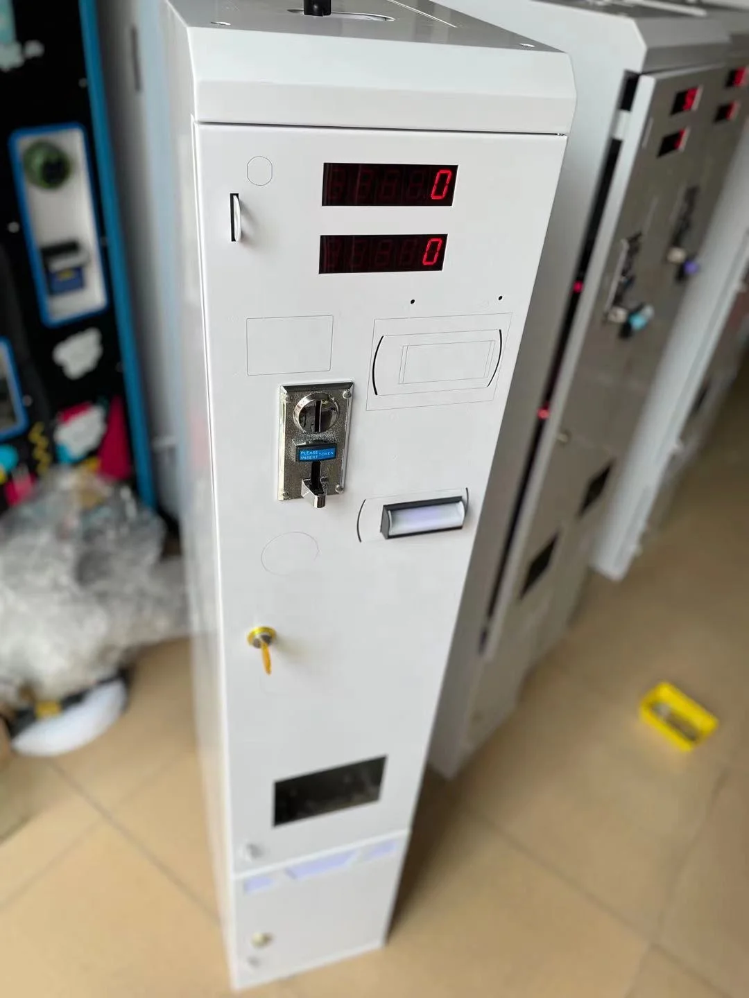 Аппарат для монет с купюроприемником для стиральной машины, массажное кресло, торговый автомат