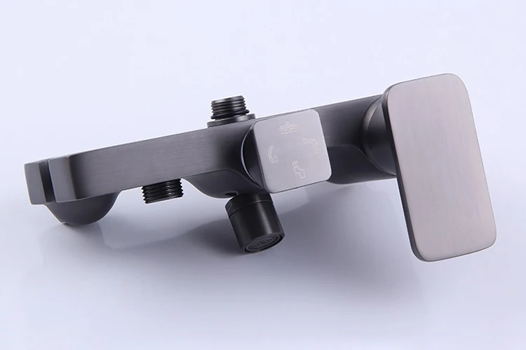 Oro Función de 4 vías Baño frío y caliente Grifos para baño y ducha Juegos de mezcladores de ducha con rociador de bidé