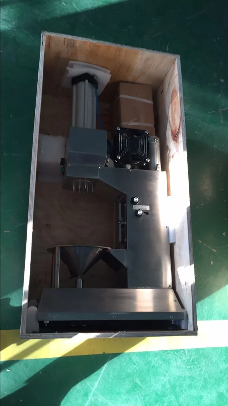 Kerala Fresh Tender Coconut Husk Removing Machine Peeling Machine