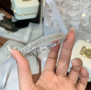 Custom Fashion Women's 9K/10K/14K/18K Gold Bracelet with IGI Certified Lab-Grown Round Diamonds - Trendy Gift for Her