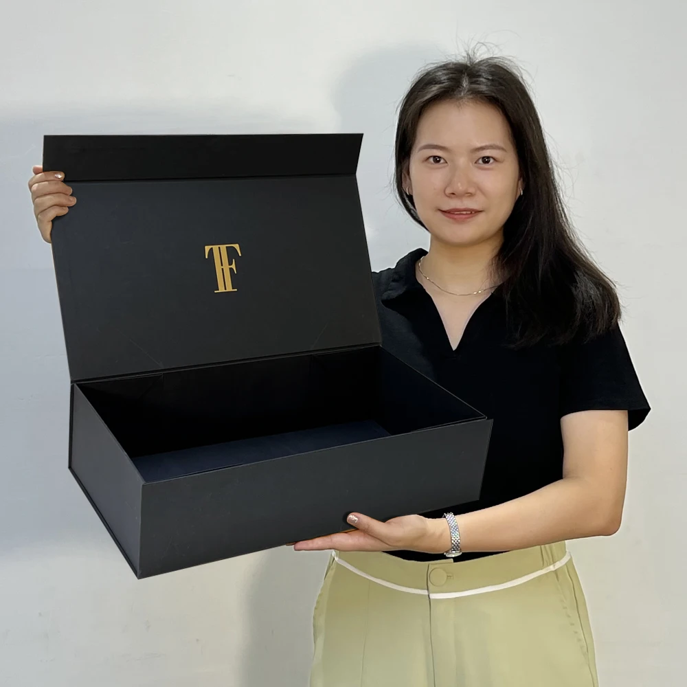卸売 カスタム印刷 ラグジュアリー リジッド 紙ギフトボックス 黒 シンプル なし マグネット式開閉 手作り 高級 アート エンボス加工