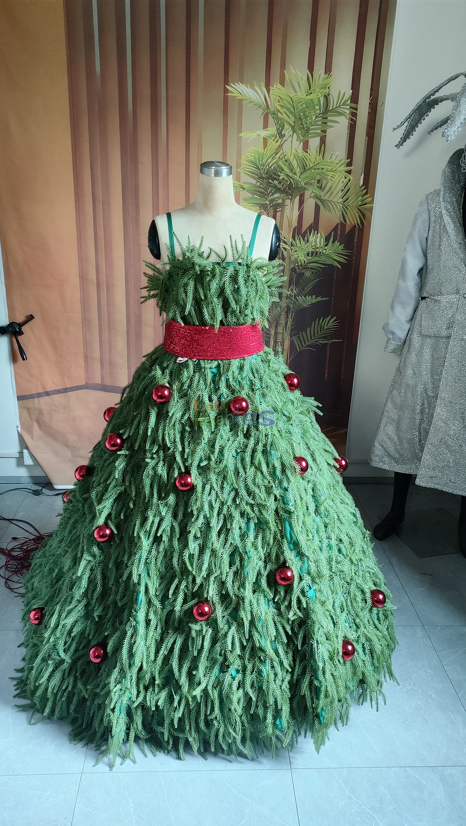 Christmas Activities Led Christmas Tree Costume Skirt Luminous Led Stage Performance Costume for Party Christmas Activities Led Christmas Tree Costume Skirt Luminous Led Stage Performance Costume for Party