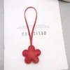 สีแดงเข้ม