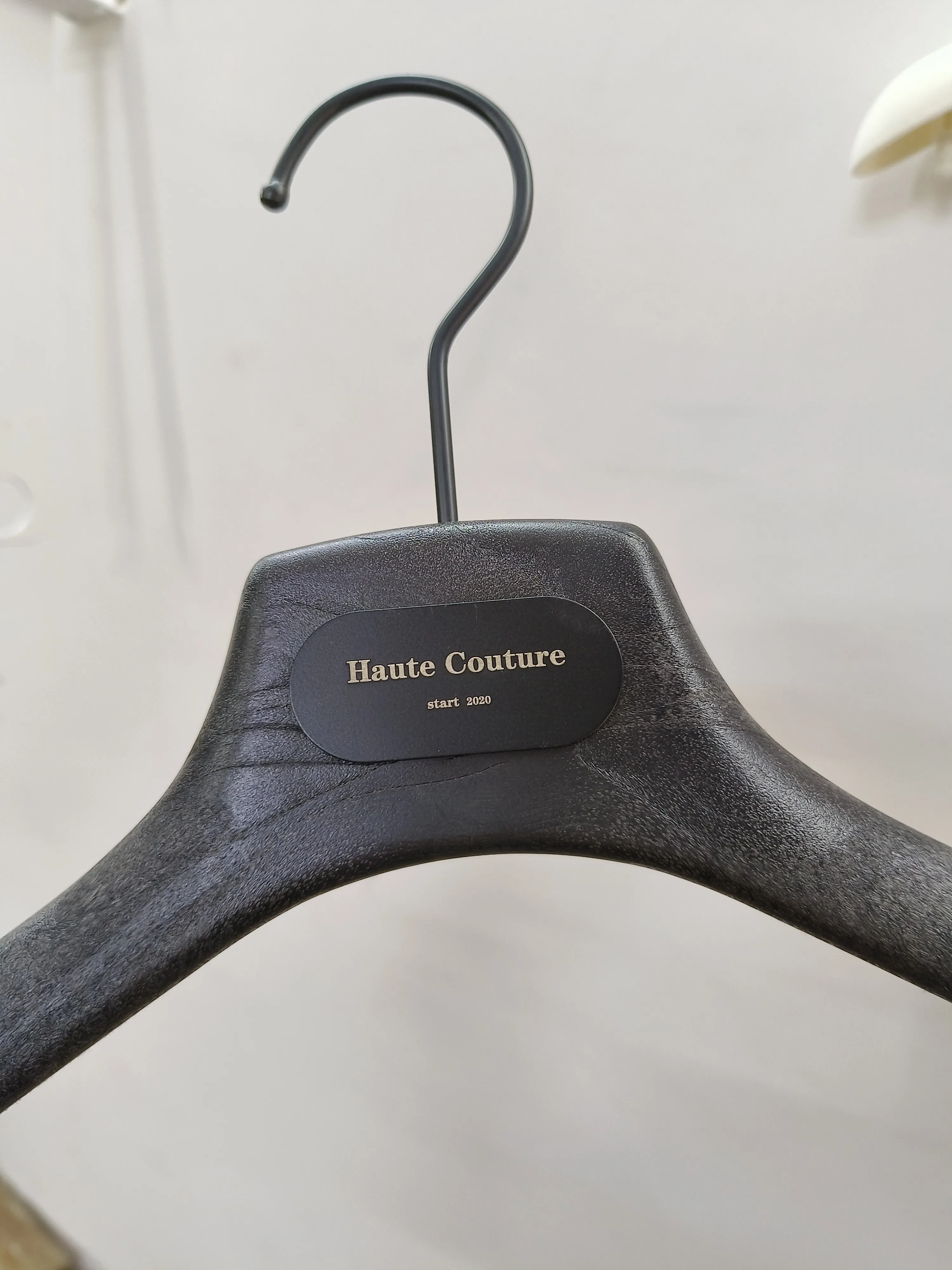 Lavinia Metal Logo Custom Black Brown Plastic Coat Suit Hangers