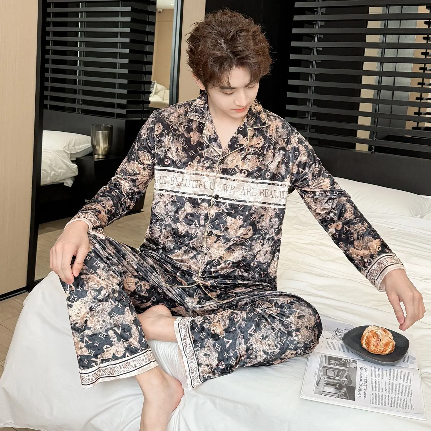 Luxury Velvet Thermal Casual Couple Pajamas Men Women Premium Texture Long Sleeve Breathable Quick Dry Trousers Warm Home Wear