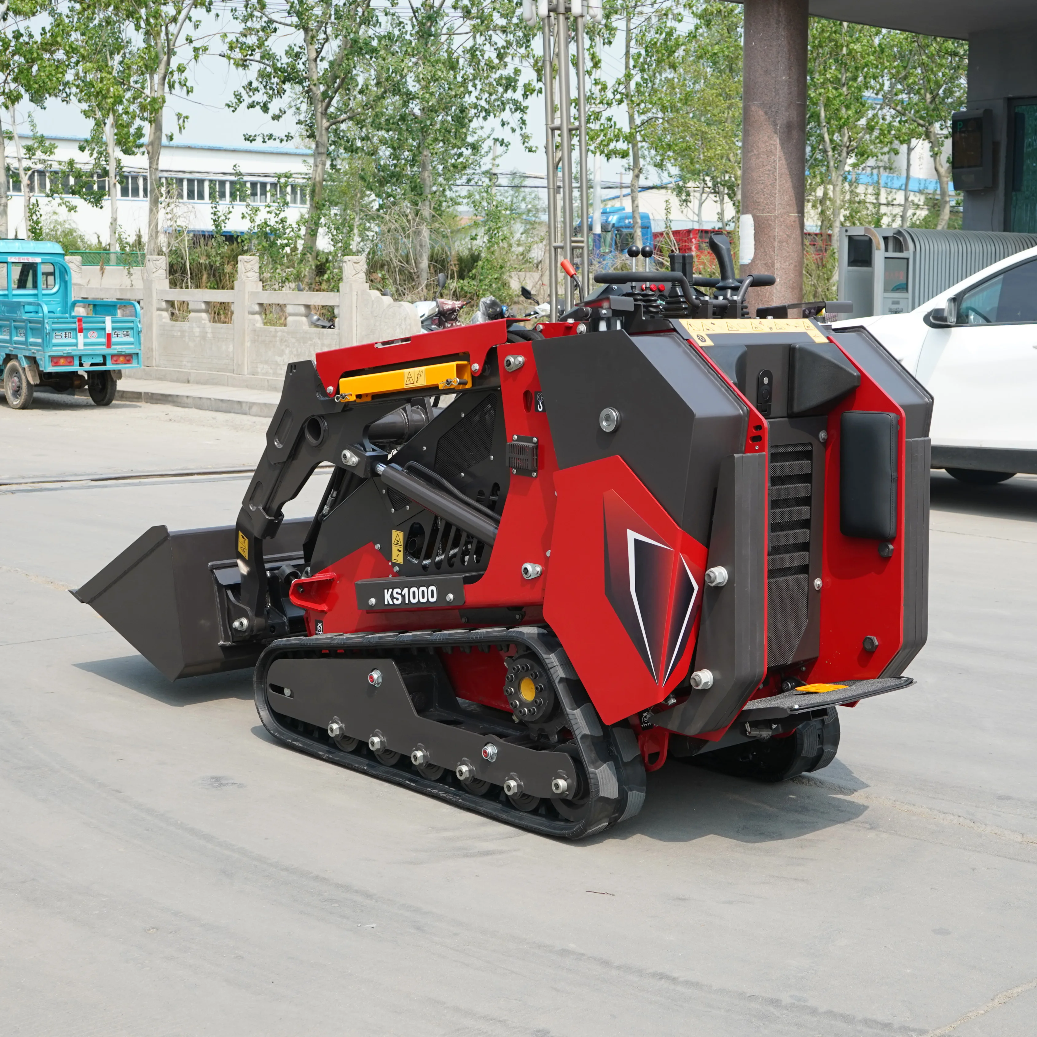 Mini Skid Steer Loader with Kubota Diesel Engine Track Drive 1.5 Ton Rated Load Bucket Pump Components for Crawler Movement