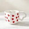 Coupe coeur rouge avec fond blanc