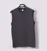 Gris oscuro