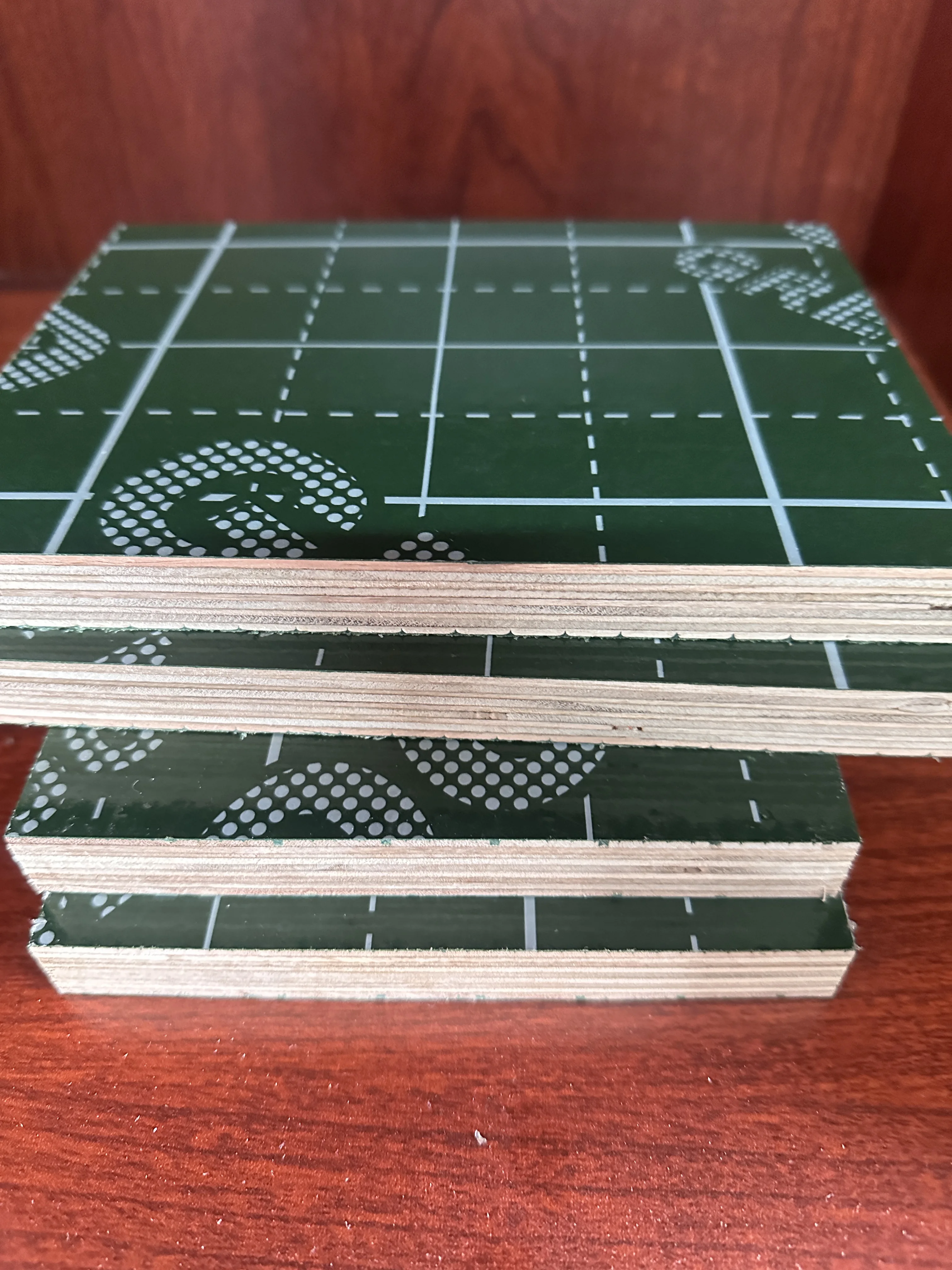 Kayu Skrim Filem PP Hijau Reka Bentuk Moden Poplar Kayu Lapis Fenolik Harga Borong Kayu Lapis untuk Acuan Pengecoran