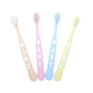 Manufacturer Wholesale Kids Teeth Care Plastic Toothbrush with Ergonomic Handle Toothbrush for Home Use
