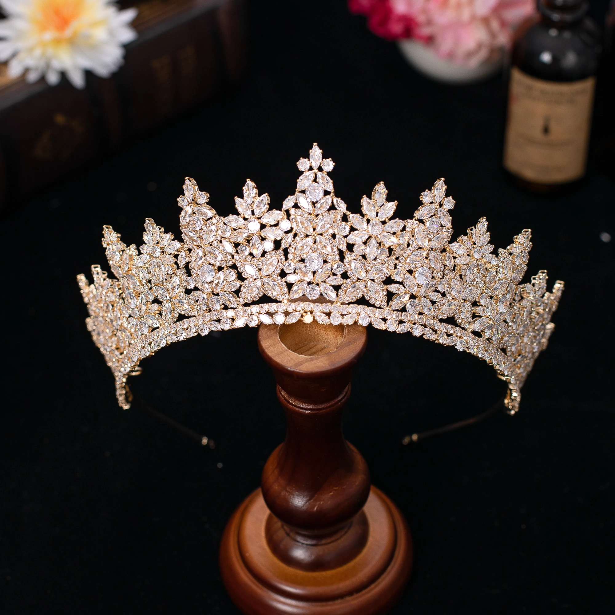 Women Vintage Gold Alloy Tiara Crown Wedding Prom Hair Accessory Bridal Gift TOCESS Gold Crown Tiara for Women - Wedding Crystal  main image 2
