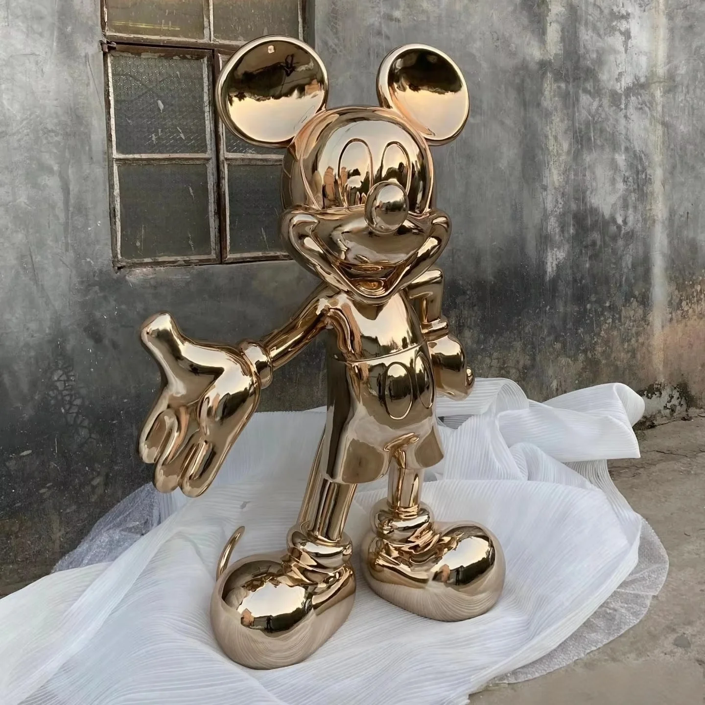 Индивидуальные легкие смоляные произведения искусства 3D декор высокий глянцевый стекловолоконный прочный хромированный музыкальный корпоративный пирог