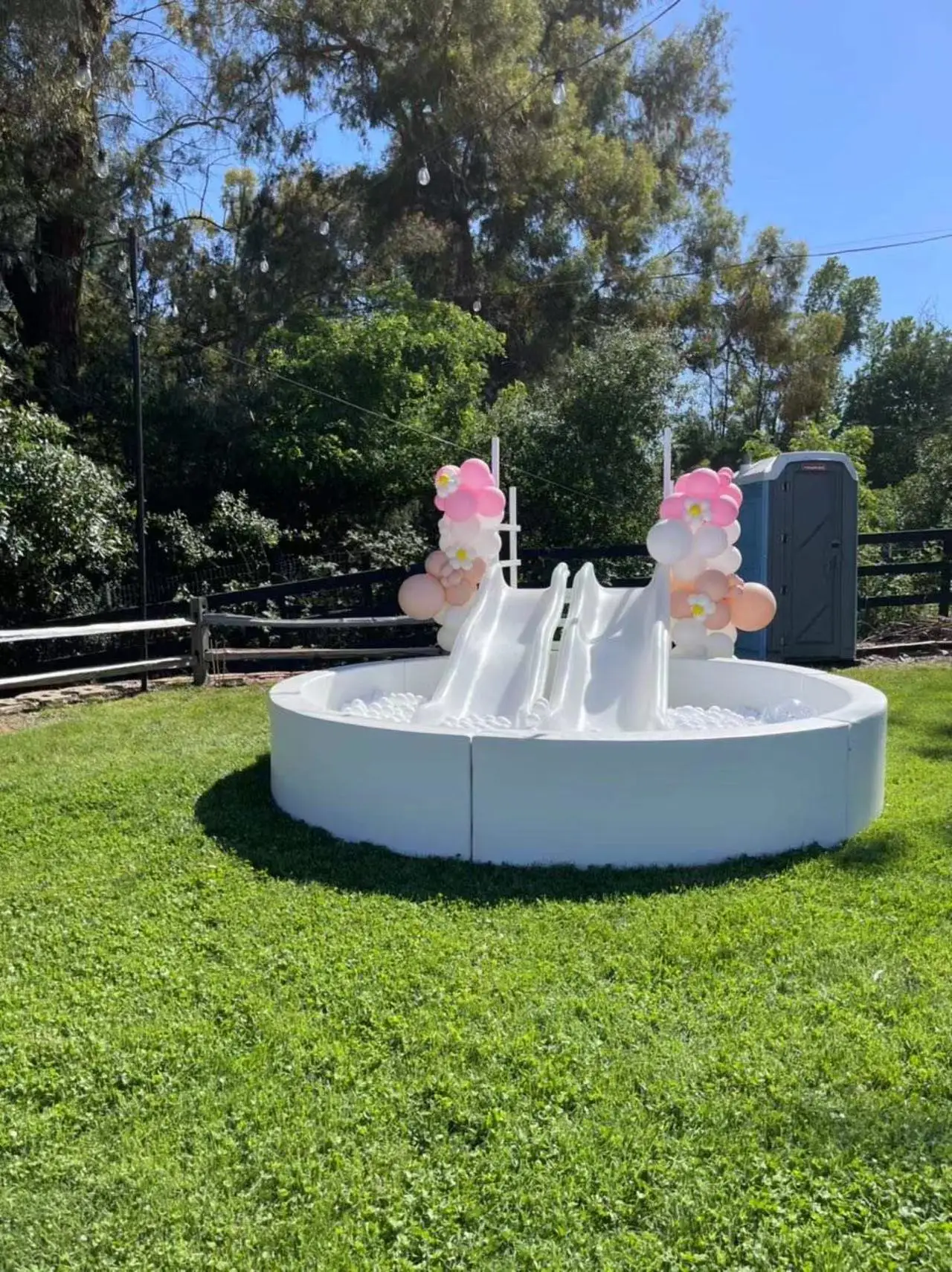 High Quality Wood White Large Ball Pit Rental Xl 8ft 10ft With Slide