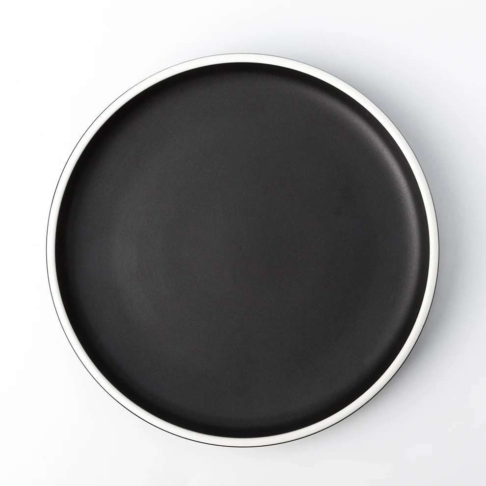 Матовая круглая тарелка. Тарелка обеденная черная матовая. Круглые матовые;. Round plate