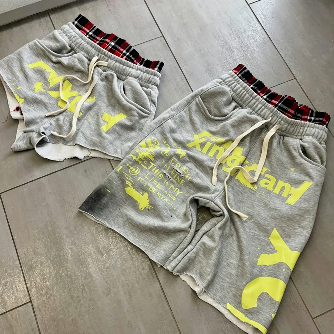 Vysoce kvalitní mužské streetwearové šortky s dvojnásobným pasem, design s tažným šňůrkovým pasem, digitální potisk DTG, kryštalové kamínky a vyšívání