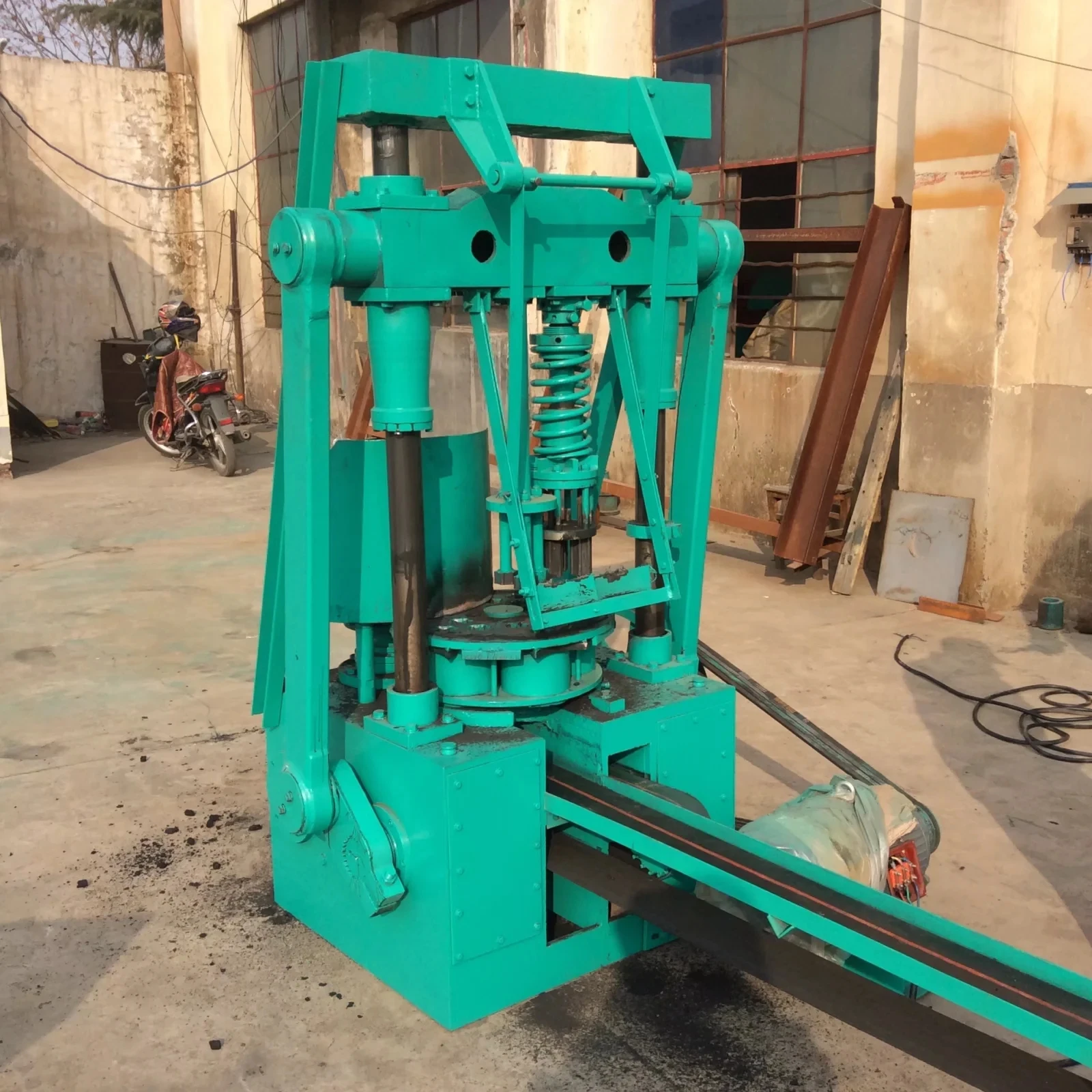 China Screw Press Biomass Sawdust Wood Charcoal Coal Briquette Making Machine Price