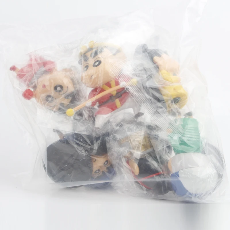 High Quality Crayon Shin Chan COS Costume Van Gogh Goku Cartoon Figurine Figurine Desktop Cake Decoration for Kids