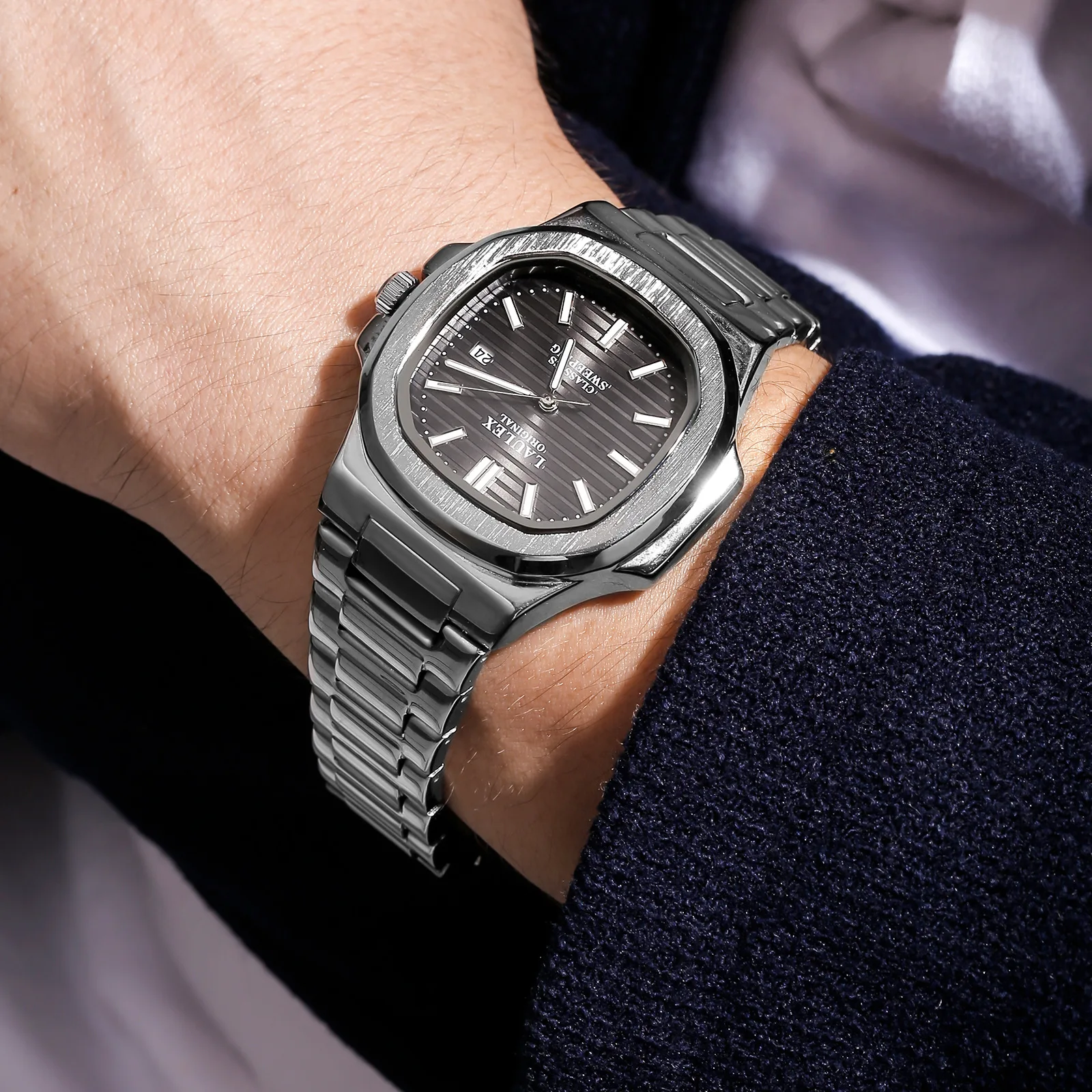 Orologio Da Uomo FORSINING Quarzo – Quadrante Quadrato 52mm – Cinturino In Pelle Nera – Data E Luminoso - 3