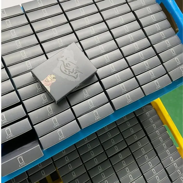 Сыпучие прочные игральные карты из Саудовской Аравии, пластиковые высококачественные игральные карты с индивидуальным логотипом, покерные карты толщиной 0,32 мм