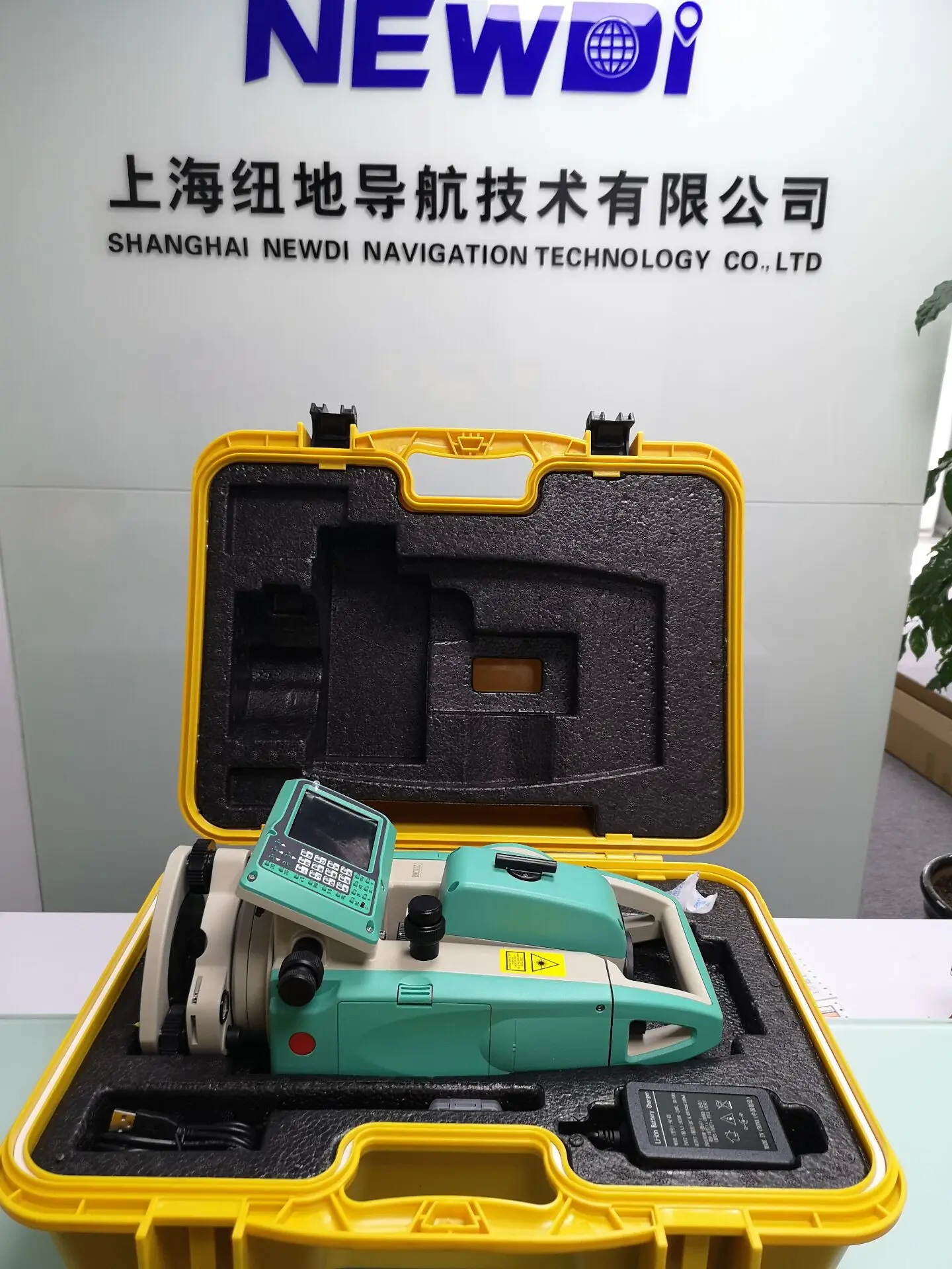 Dual Screen Color Touching Screen Total Station Price RIS Optical Instruments