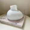 Caja de pañuelos con forma de guijarro.-----blanco