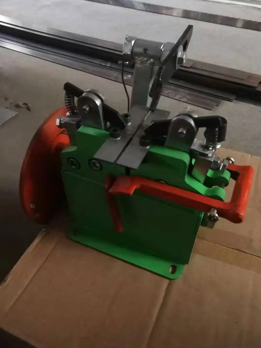 Band Saw Blade Tooth Setter