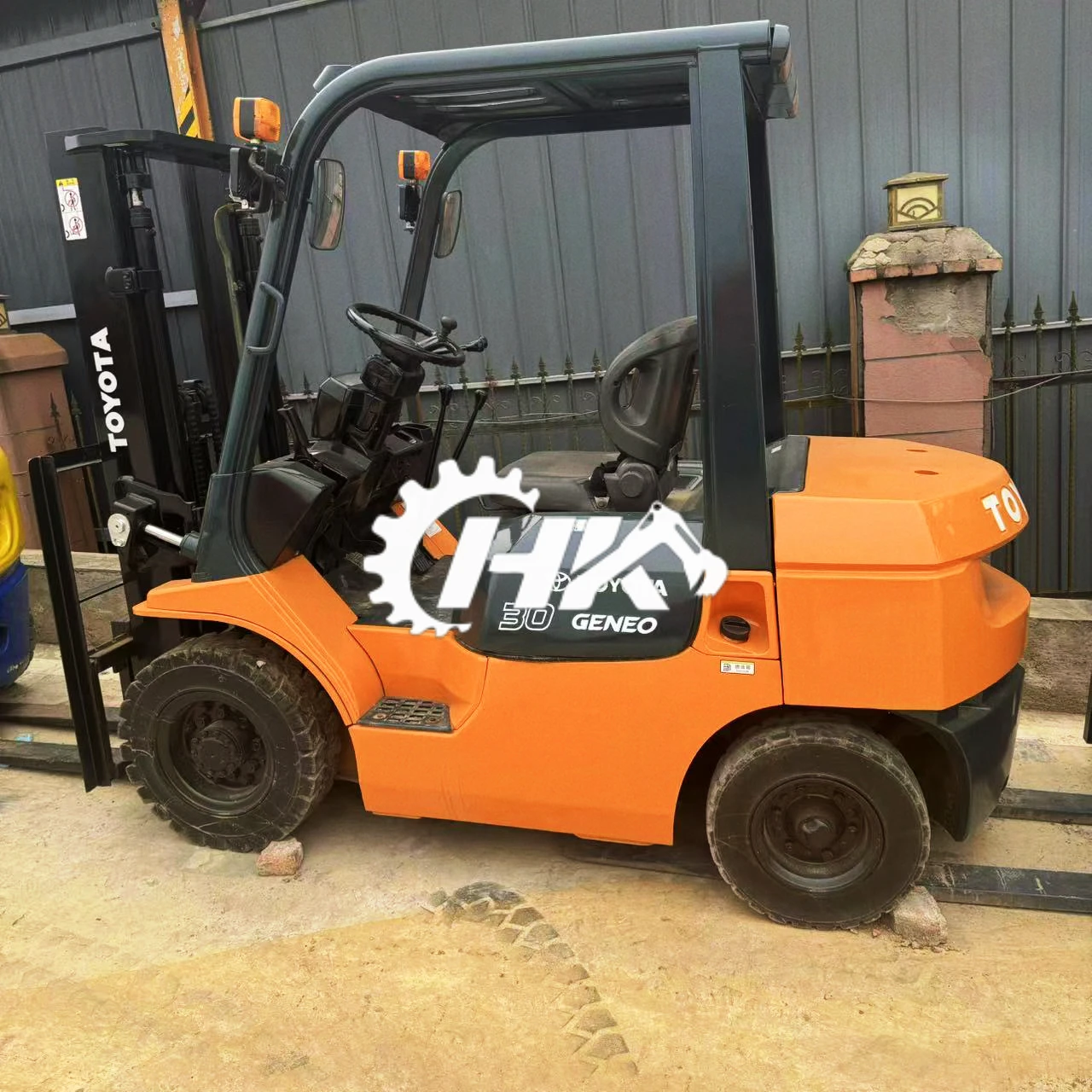 HANG KUI TOYOTA 30, 3 тонн, 90% шинэ, оригинал япон үйлдвэрлэл, EPA, CE баталгаат, тариалан хүрээд худалдаа-үйлдвэрлэлийн хөндлөн төвшинт трактор TOYOTA30 (хуучин), ачаа түүхүүлэх зориулалт