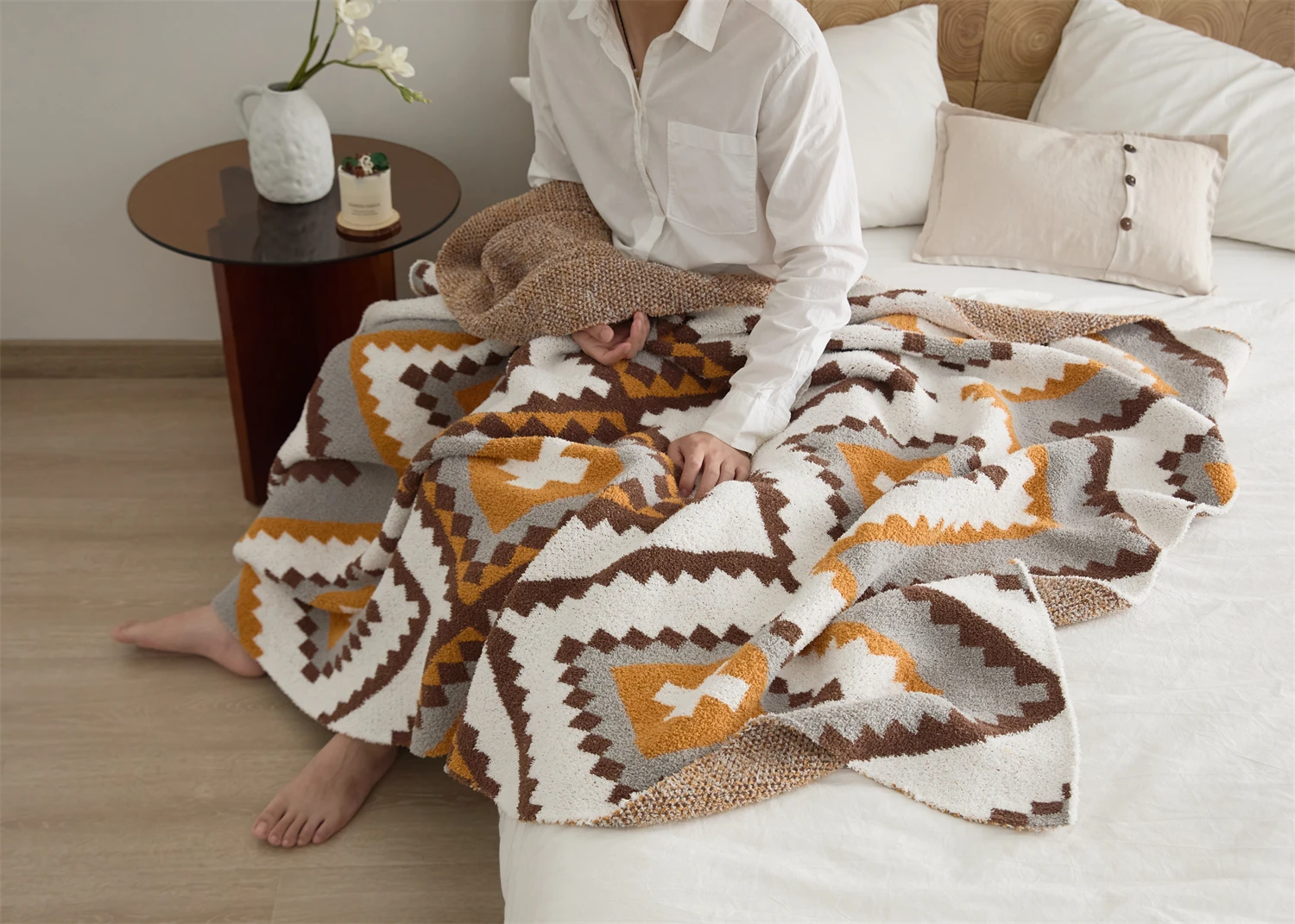 KTE Cheap price fluffy cozy bohemian geometry 100% polyester knitted throw blanket for all season factory