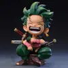 Zoro versión Q riendo - 13cm de altura - en caja