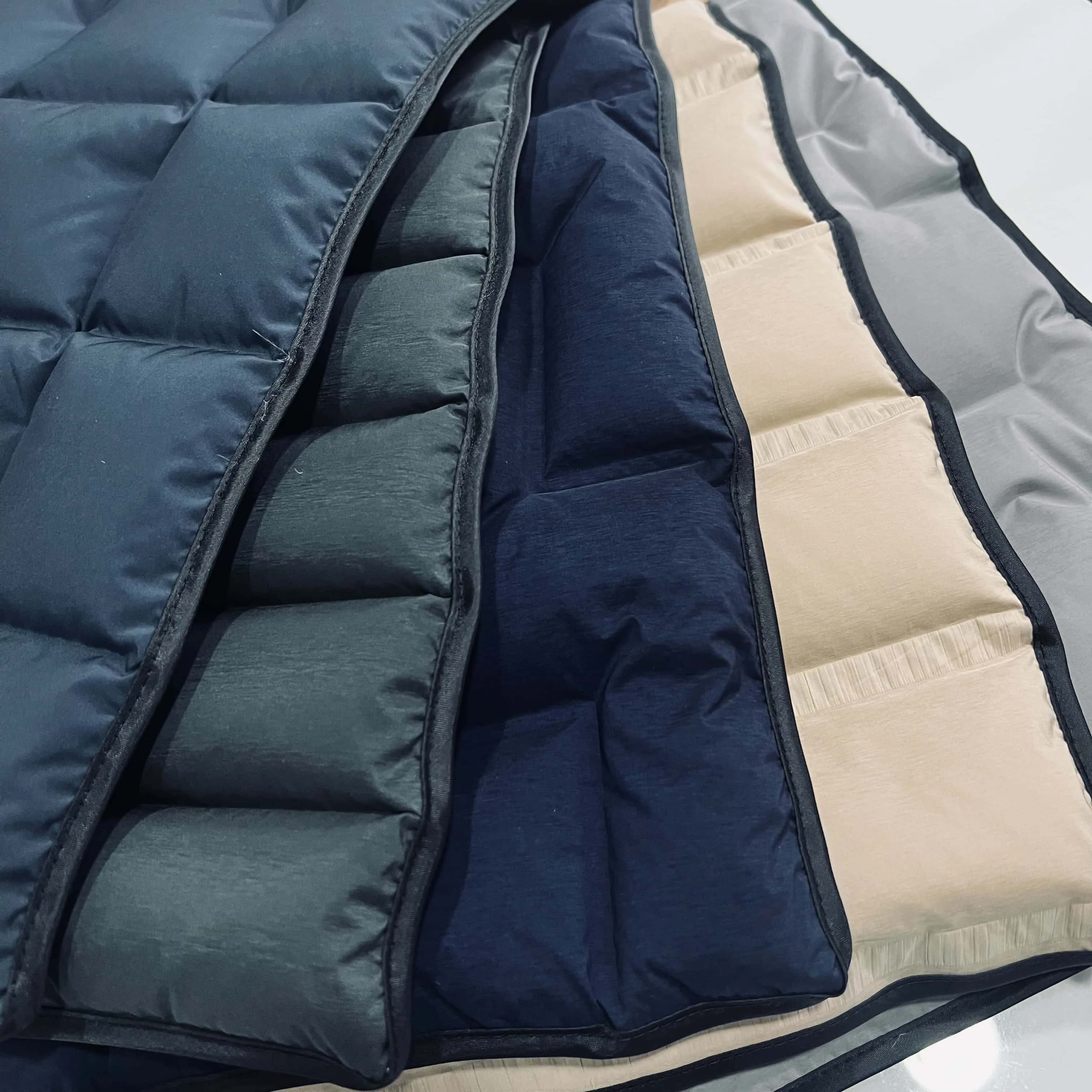 New Down Jacket Fabric Filling Directly Fabric Customized Pattern Heat Seal Seamless Quilted Down Filled Fabric