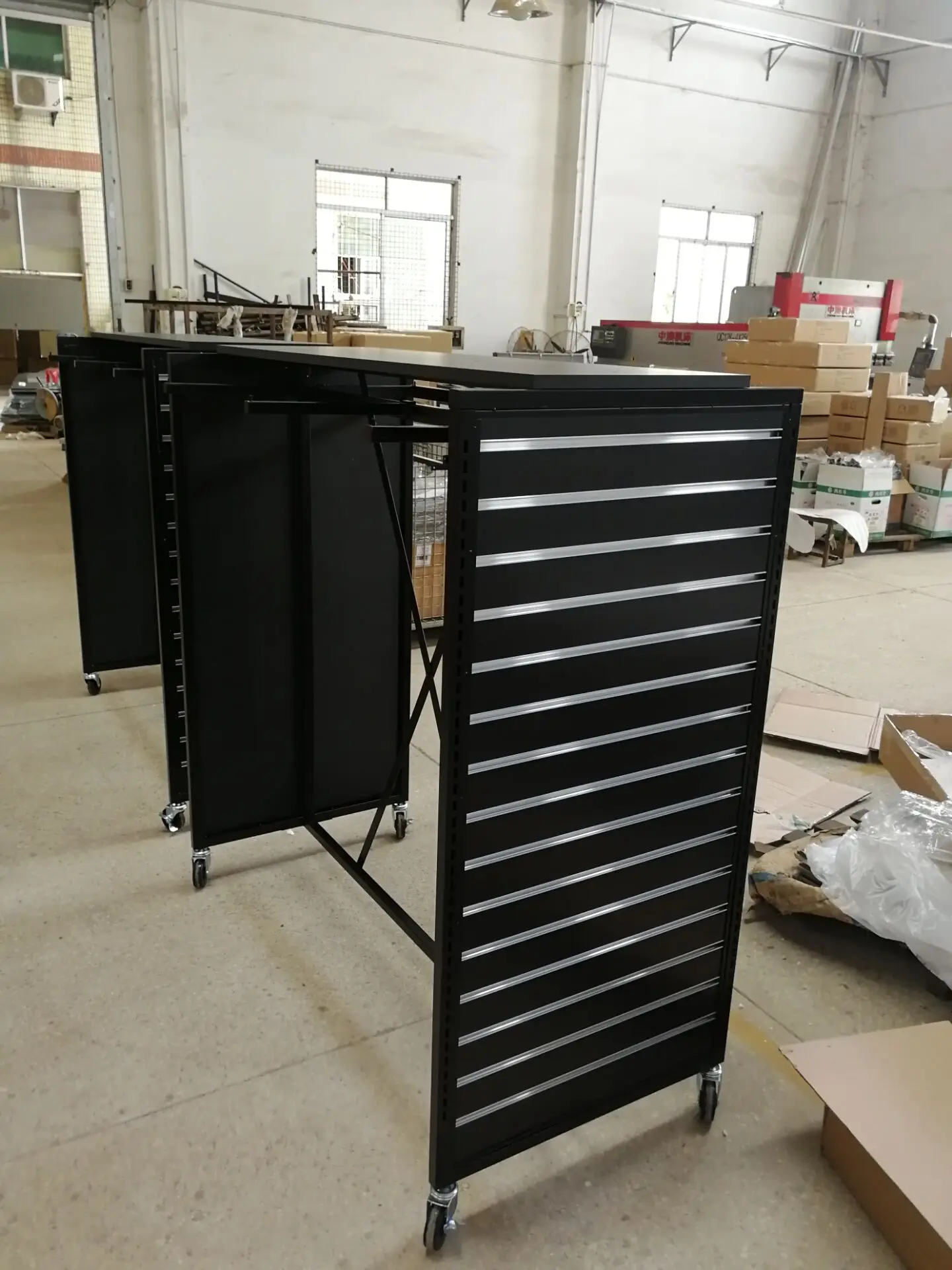 Custom Metal Clothes Display Rack Multifunctional Clothing Display Rack