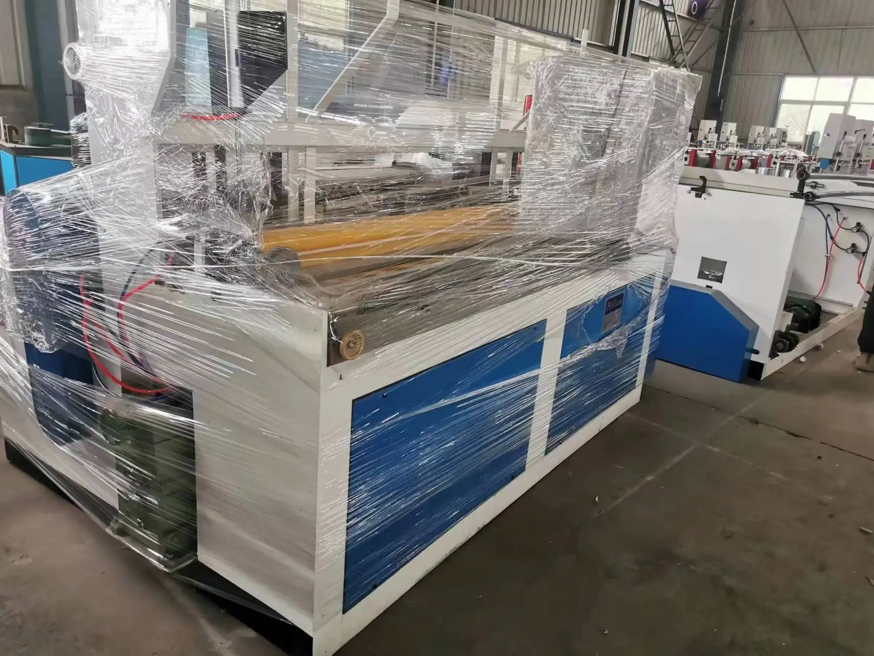 Full Automatic Toilet Paper Rewinding Machine Jumbo Roll Toilet Paper Making Machine Tissue Roll Cutting Machine
