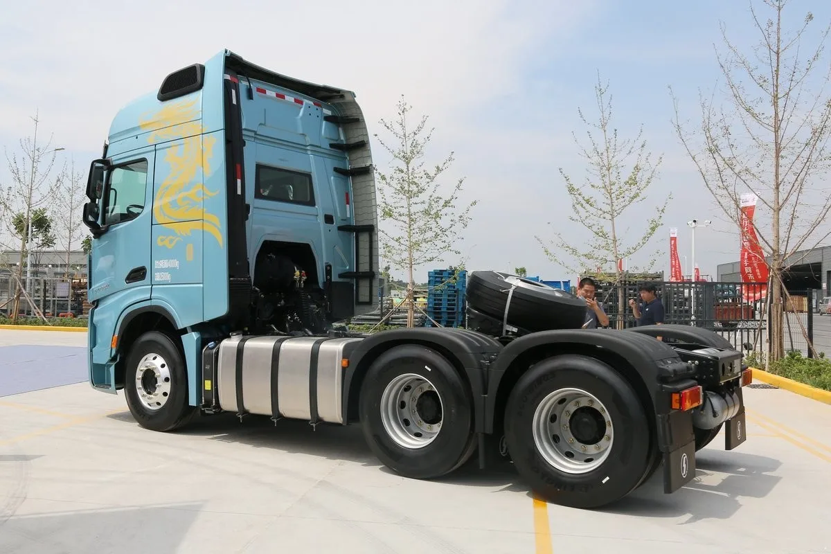 Продажа грузовых прицепов 6x4 дизельный двигатель 660