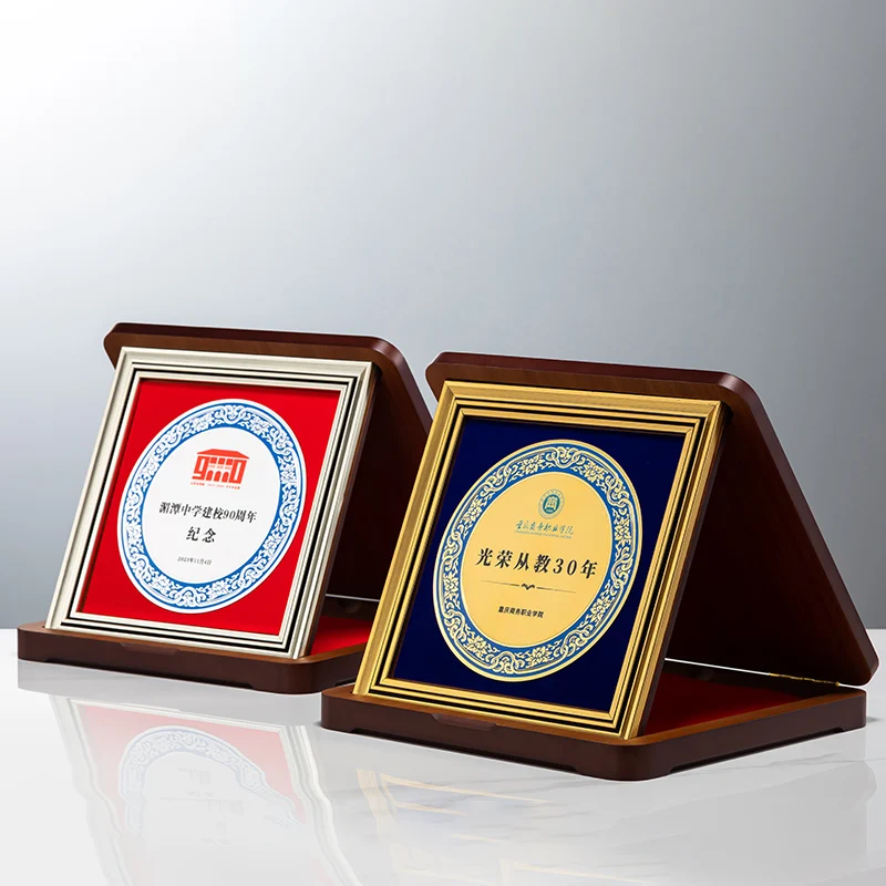 High Demand Round Shield Plaque with Wooden Box for Employ of The Year Awards for Export from China manufacture