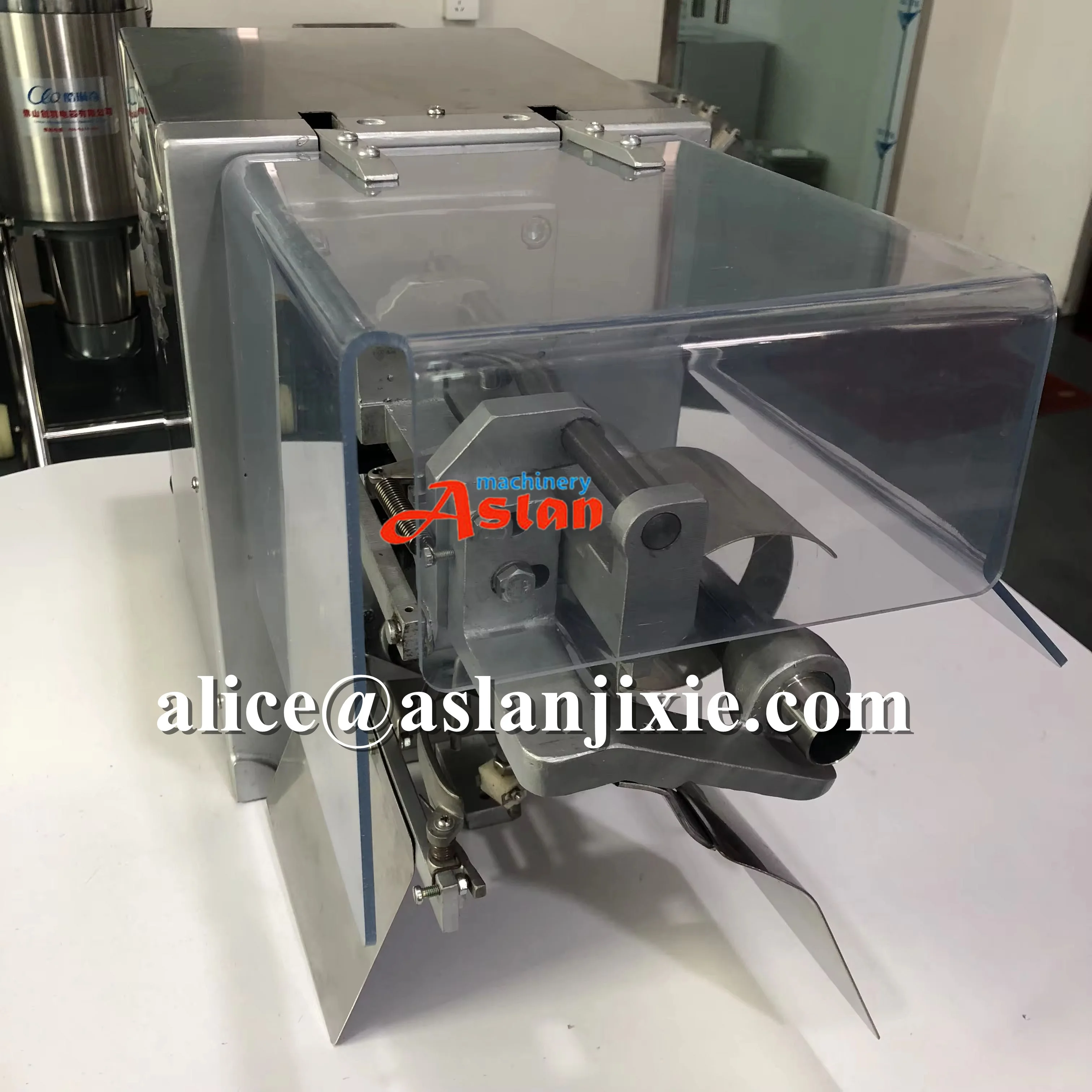 Farm Use Red apple Peeling Core Removing 4 Slicing Machine