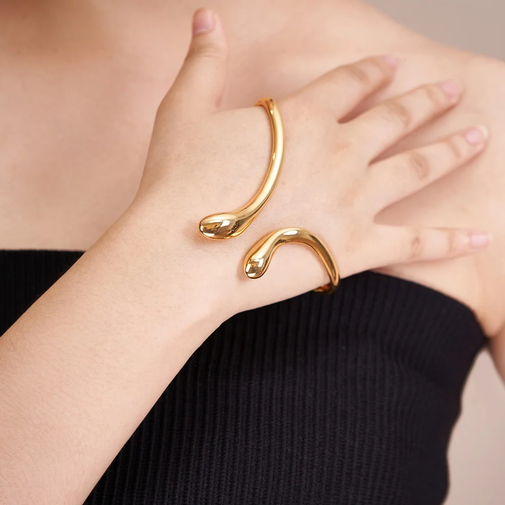 Original Design 18K Gold Plated Brass Jewelry Irregular Droplet Shape Opening Palm Bangle Punk For Women Bracelet B232350