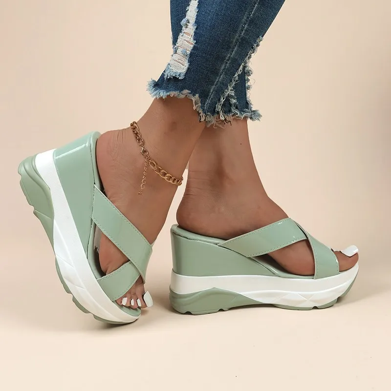 New plus-size ladies solid color casual platform sandals