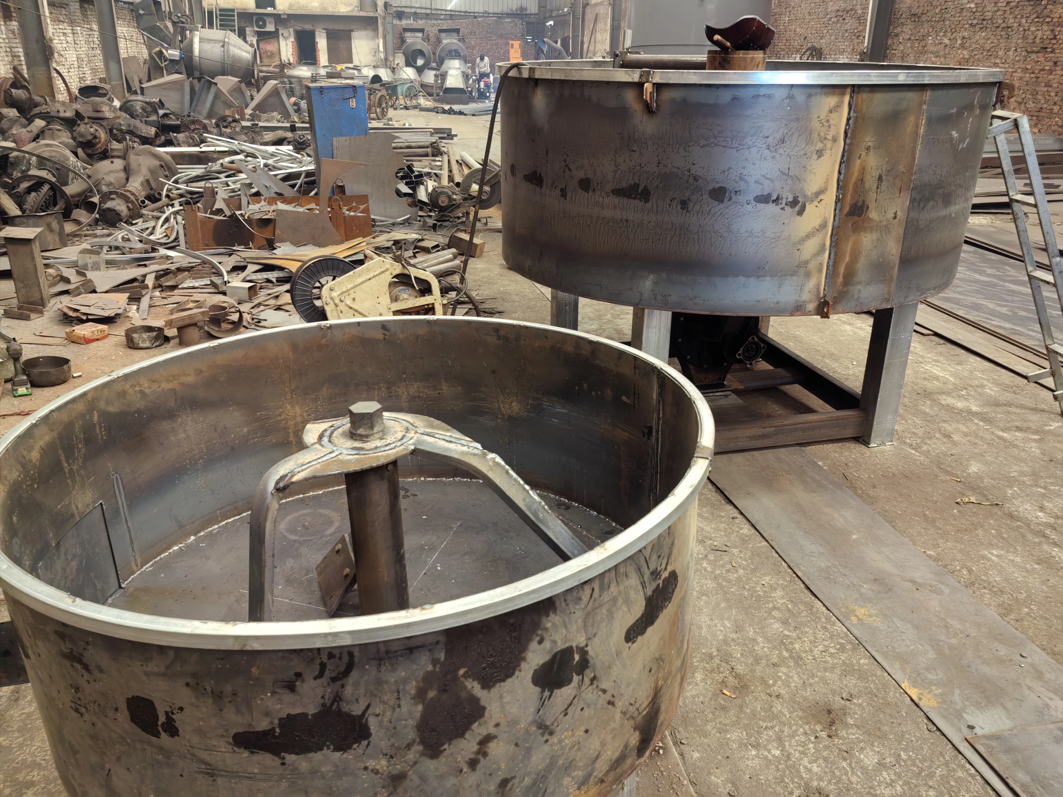 Factory Supply Concrete Pan Mixer Machine Small Concrete Mixing Self-loading Concrete Pan Mixer Machine for Sale
